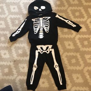 H&M black skeleton sweat suit, size 18-24 month